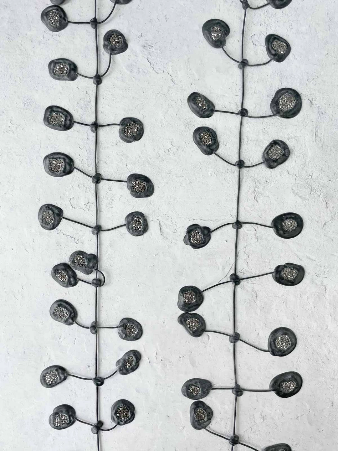 Annemieke Broenink Annemieke Broenink Glitter Poppy Rubber Necklace, Gunmetal 5 Annemieke Broenink Annemieke Broenink Glitter Poppy Rubber Necklace, Gunmetal