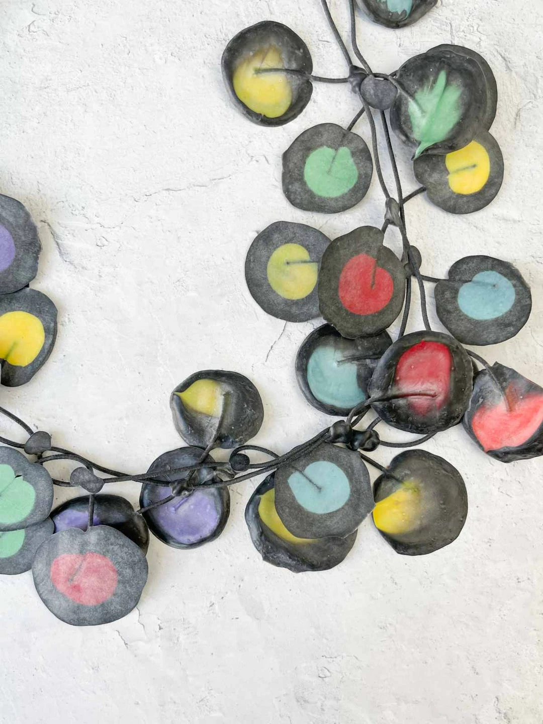 Annemieke Broenink Annemieke Broenink Poppy Necklace, Hibiscus 4 Annemieke Broenink Annemieke Broenink Poppy Necklace, Hibiscus