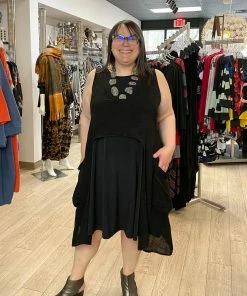 Bodil Hi Lo Pocket Top, Black