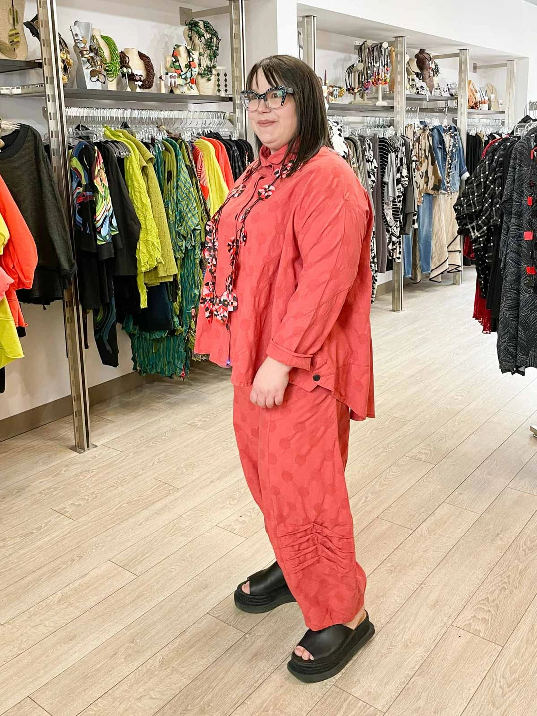 Dress To Kill Split Back Shirt, Red Dot Dress To Kill 6 Dress To Kill Split Back Shirt, Red Dot Dress To Kill