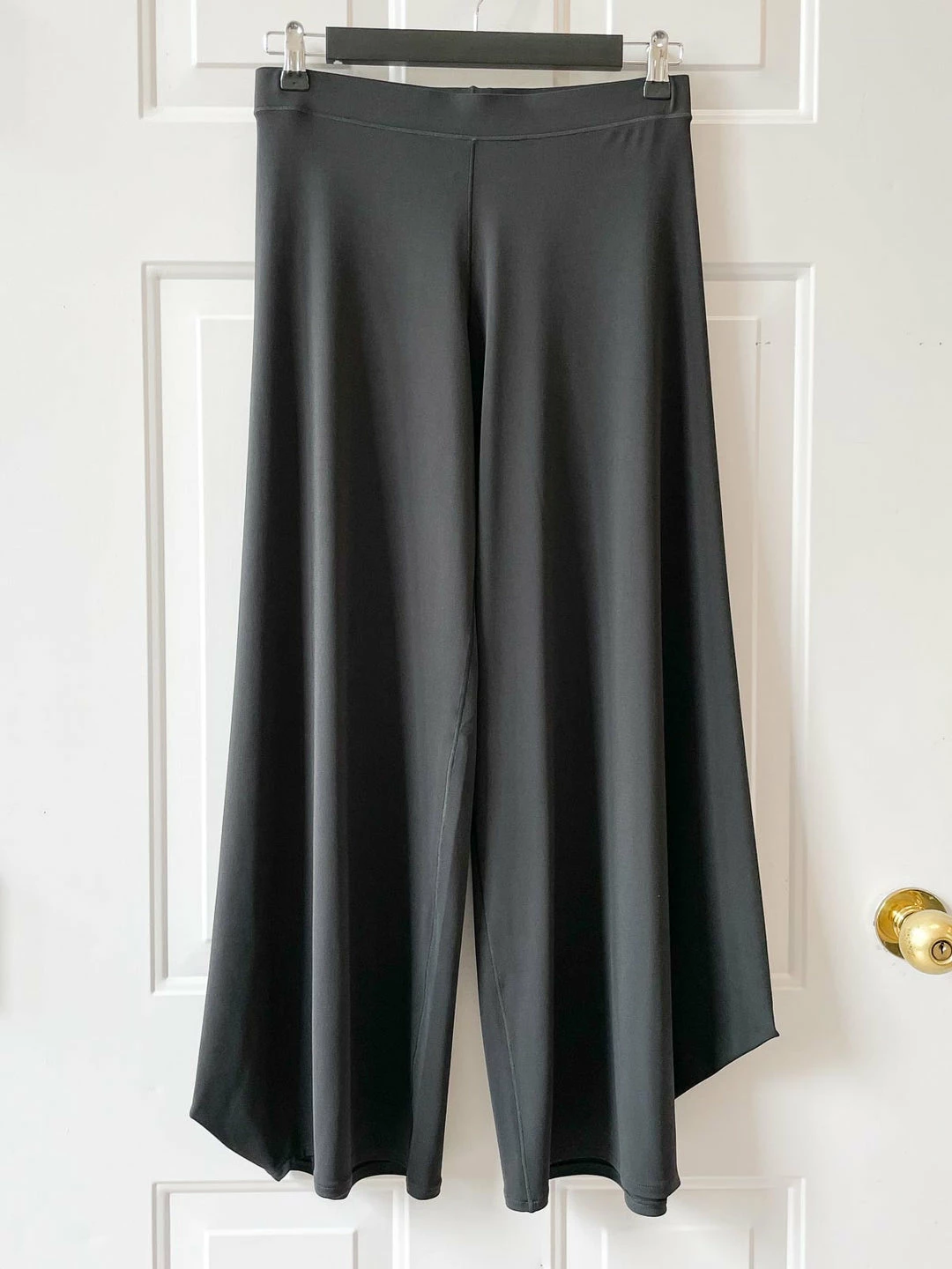 Eva Varro Origami Ankle Pant, Black Eva Varro 3 Eva Varro Origami Ankle Pant, Black Eva Varro