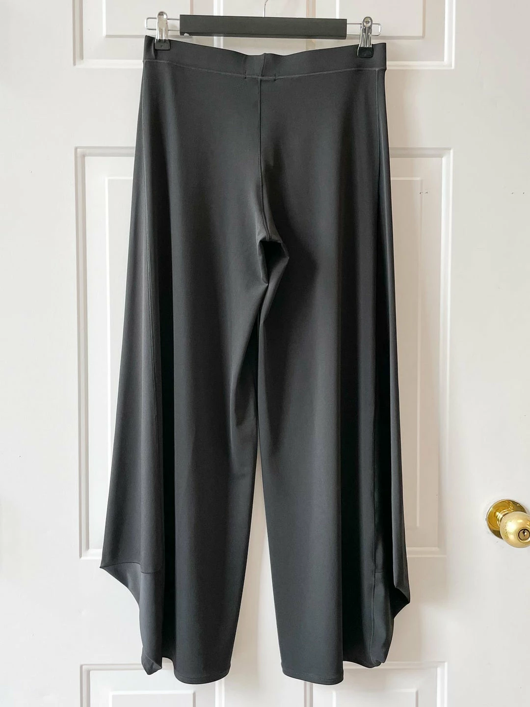 Eva Varro Origami Ankle Pant, Black Eva Varro 4 Eva Varro Origami Ankle Pant, Black Eva Varro