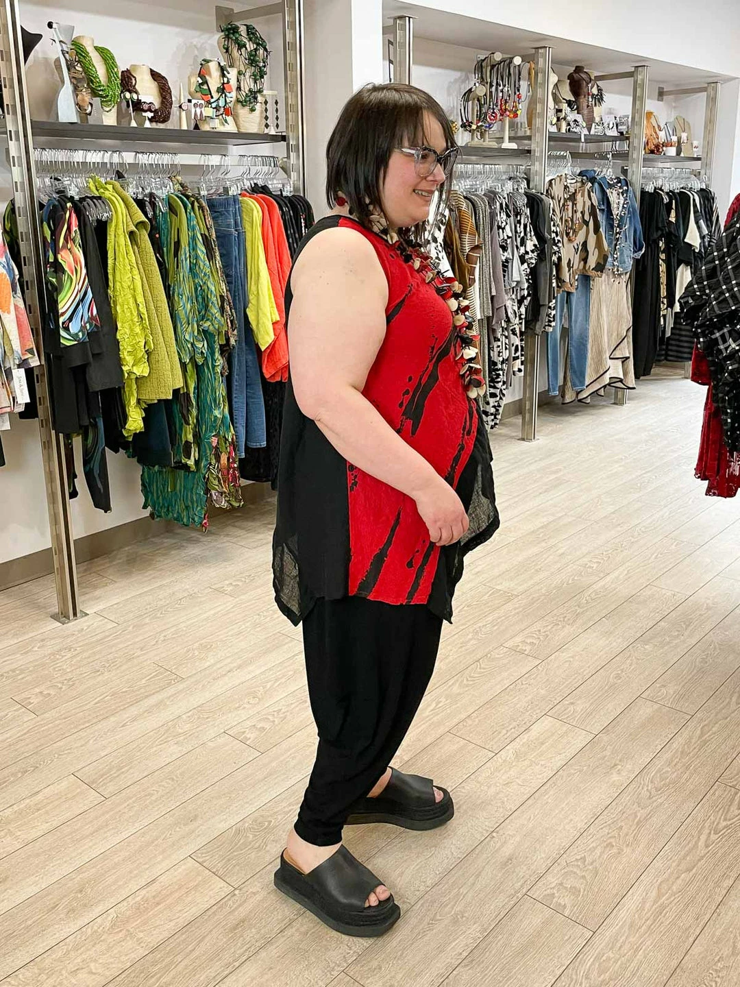 Mara Gibbucci Printed Asymmetric Tank, Red Mara Gibbucci 7 Mara Gibbucci Printed Asymmetric Tank, Red Mara Gibbucci