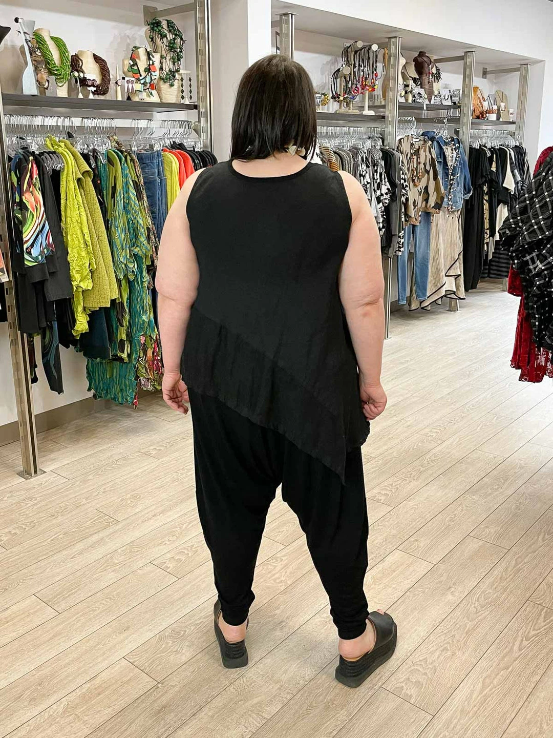 Mara Gibbucci Printed Asymmetric Tank, Red Mara Gibbucci 11 Mara Gibbucci Printed Asymmetric Tank, Red Mara Gibbucci