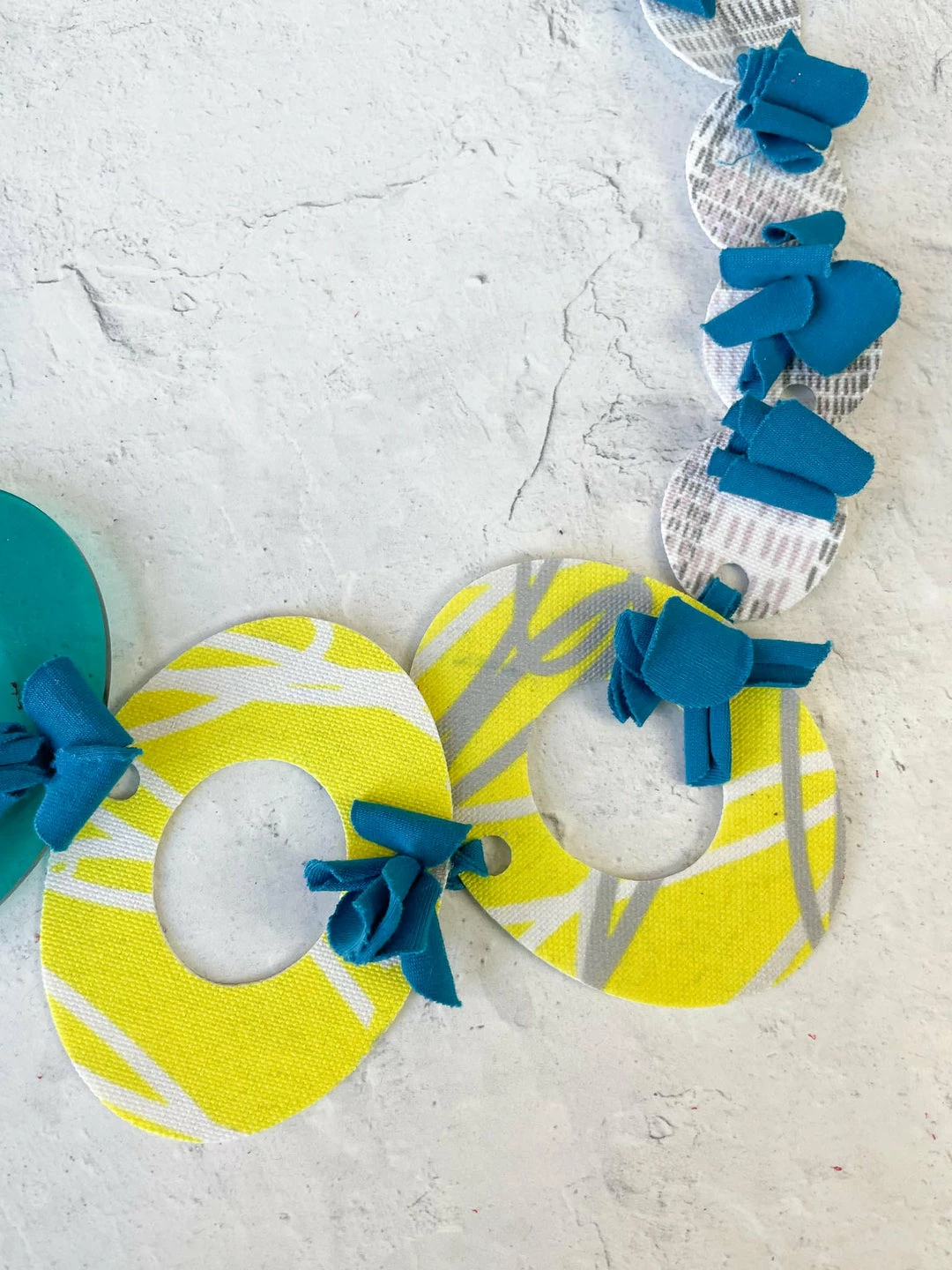 Pattern Gems Pattern Gems Music Necklace, Clear Blue/Yellow 4 Pattern Gems Pattern Gems Music Necklace, Clear Blue/Yellow