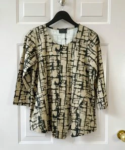 Q'Neel Notch Vent A-Line Top, Tan/Black