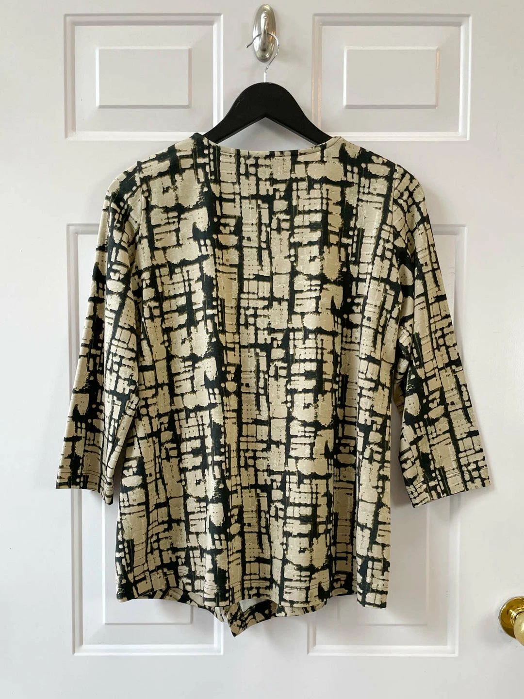 Q'Neel Notch Vent A-Line Top, Tan/Black 4 Q'Neel Notch Vent A-Line Top, Tan/Black