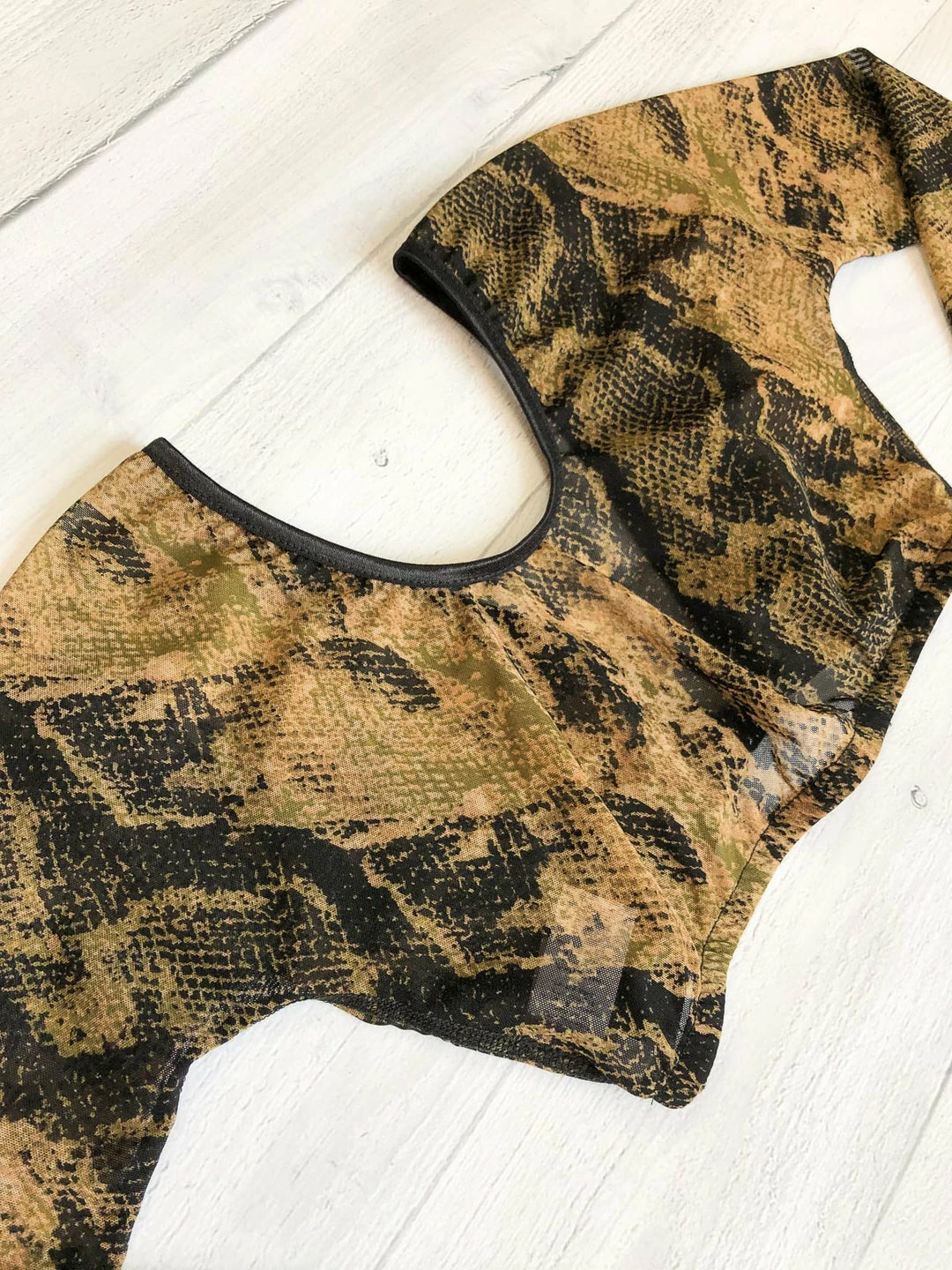 Sleevey Wonders Sleevey Wonders 3/4 Sleeve Snakeskin Mesh Sleeves, Green 6 Sleevey Wonders Sleevey Wonders 3/4 Sleeve Snakeskin Mesh Sleeves, Green