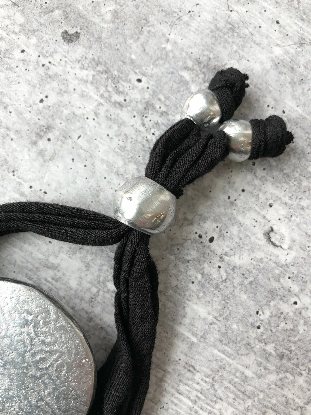 Vestopazzo Textured Round Bracelet Vestopazzo 4 Vestopazzo Textured Round Bracelet Vestopazzo